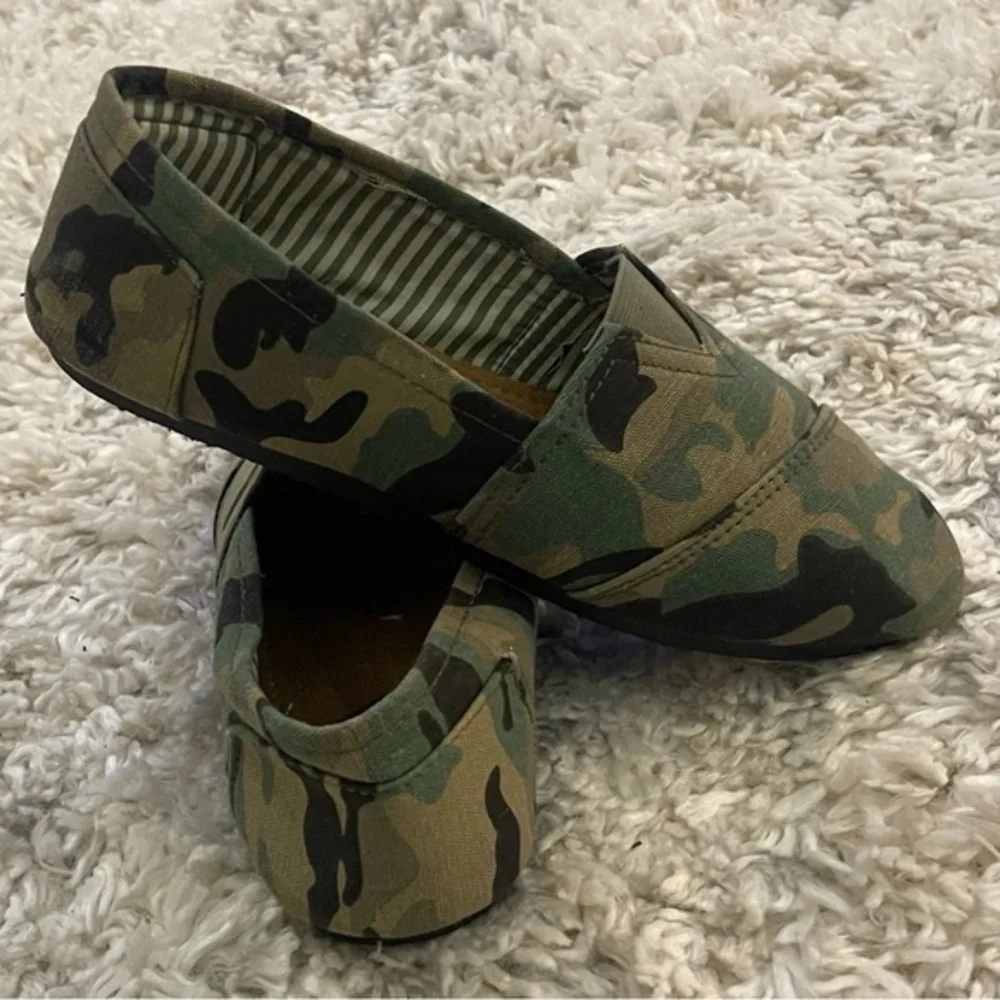 NWOT 6 Ca Collection By Carrini Camouflage Flats Camo Canvas Flat Slip‎ On Shoes